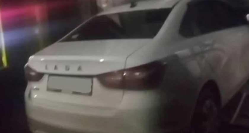 ДТП в Мглине: легковой автомобиль влетел в здание с аптекой и пивбаром