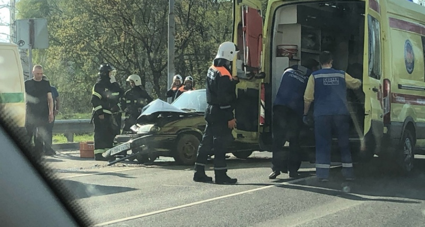 Пьяный водитель в Брянске протаранил четыре припаркованные машины