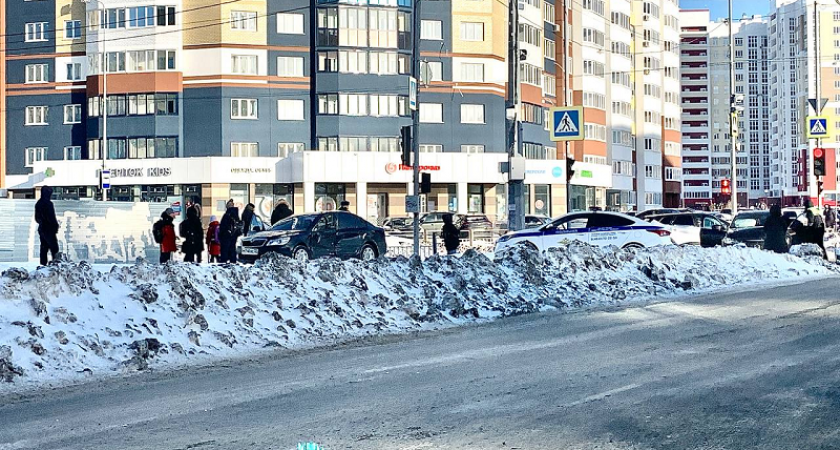 ДТП в Брянске: на место аварии приехал реанимобиль