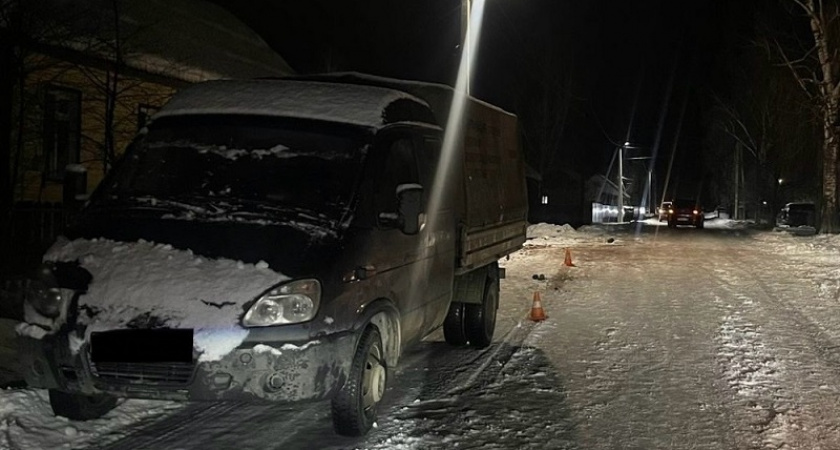 ДТП в Клетне: «логан» снёс водителя закрывавшего борт грузовой «ГАЗели»