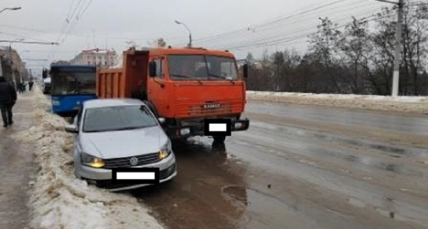 ДТП с автобусом на дамбе Нижний Судок оказалось массовым, в нём участвовали четыре машины