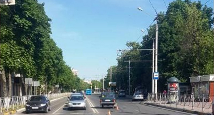 «Пенсионное» ДТП в Брянске: почти 90-летний водитель на «Ниве» протаранил кроссовер