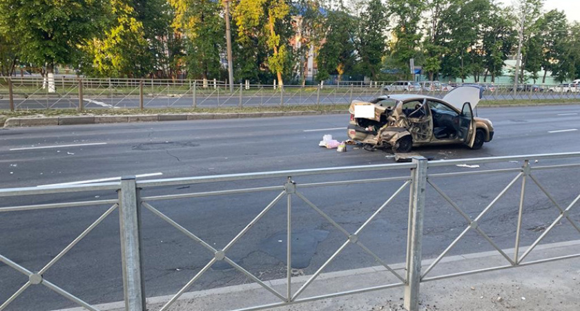 Воскресное ДТП в Брянске: пьяный водитель разнёс на светофоре две машины, у одной из пострадавших тяжёлая травма головы