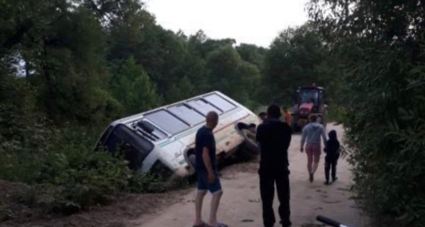 В дубровской деревне с моста упал автобус. Пострадавших нет