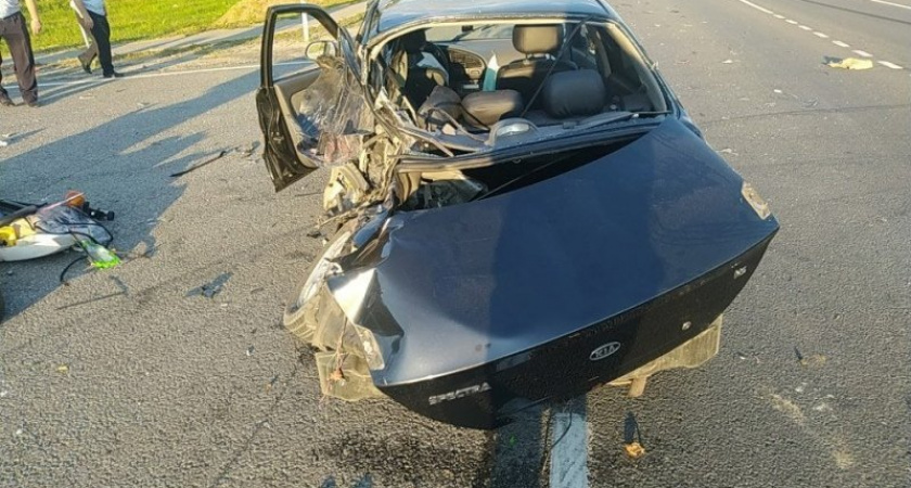 Легковушка с детьми под Брянском попала под большегруз