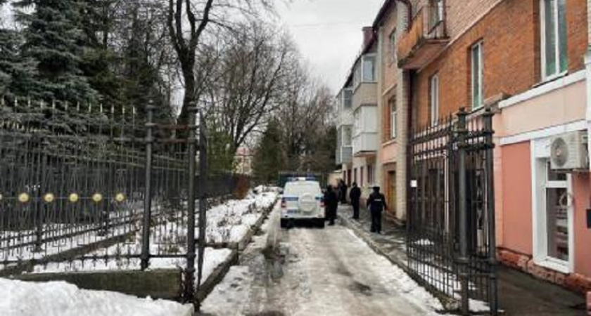 ДТП в Брянске: мусоровоз в закрытом дворе в центре города раздавил человека