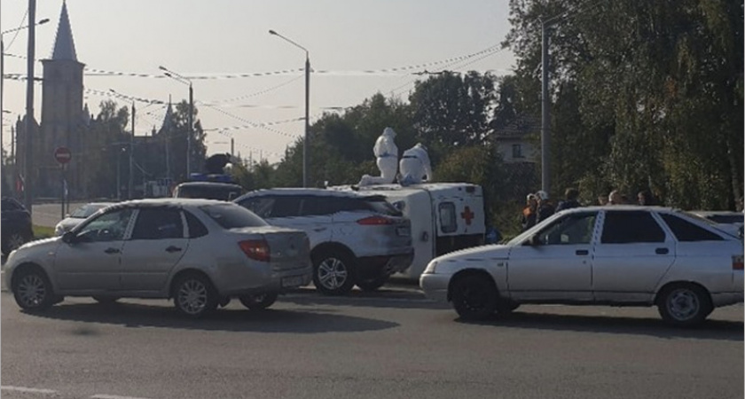 В ДТП с «ковидной» каретой «скорой помощи» в Брянске пострадал её водитель