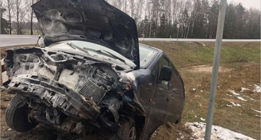 Водитель легковушки покалечился в ДТП в Выгоничском районе