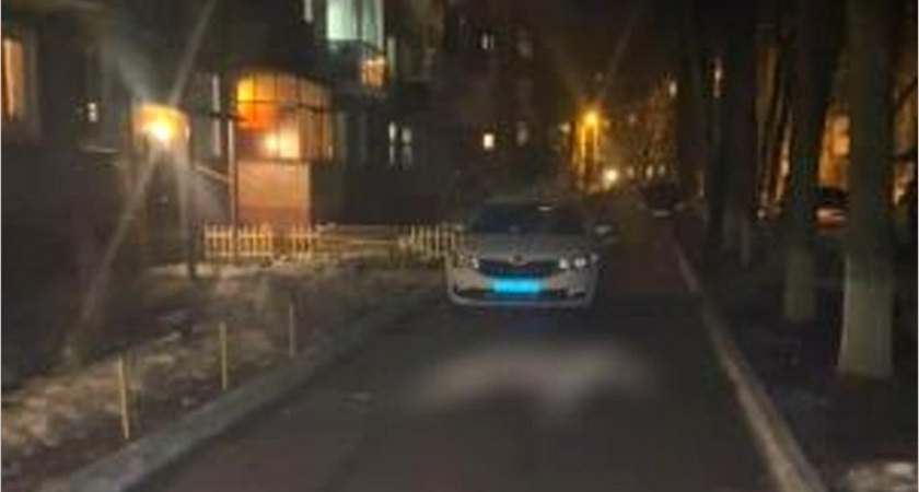 В Брянске пьяный водитель насмерть сбил во дворе пятиэтажки пожилую женщину