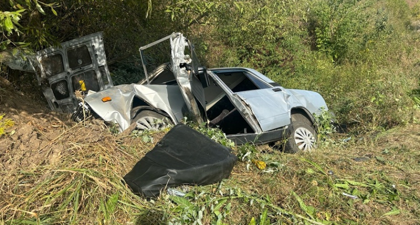 Подробности смертельной аварии под Севском: водитель погиб, женщина и ребёнок в реанимации, жертв может стать больше