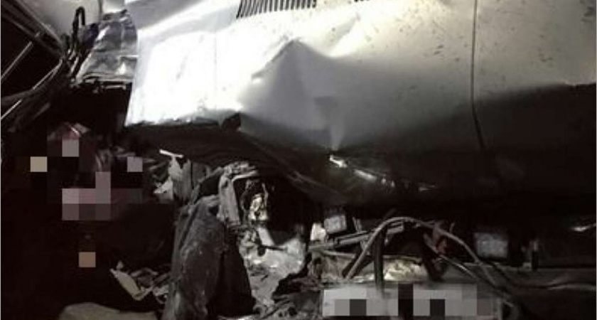 В ночном ДТП на местной брянской дороге погиб водитель. После удара о дерево