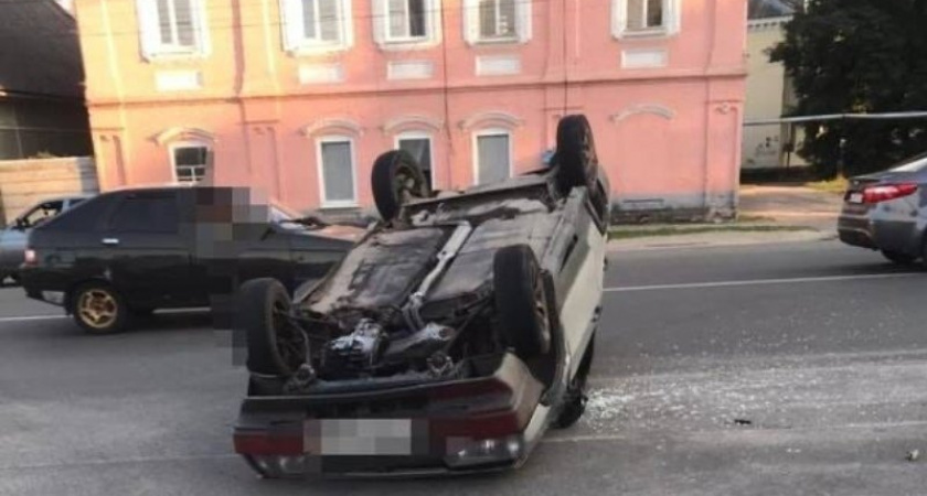 ДТП-перевёртыш в Новозыбкове: лихач на «девятке» устроил аварию и приземлился на крышу