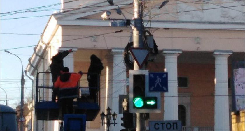 На главном перекрёстке в центре Брянска повесили камеры видеофиксации