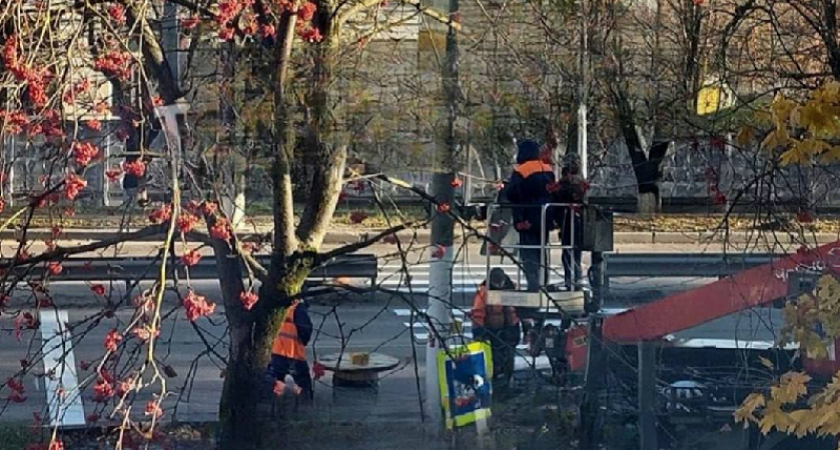 Перекрёсток Красноармейской и Станке Димитрова оборудован наземными пешеходными переходами. На время капремонта подземного