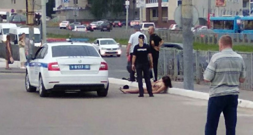 В Брянске умерла женщина, раздевшаяся догола у гипермаркета «Линия-3»