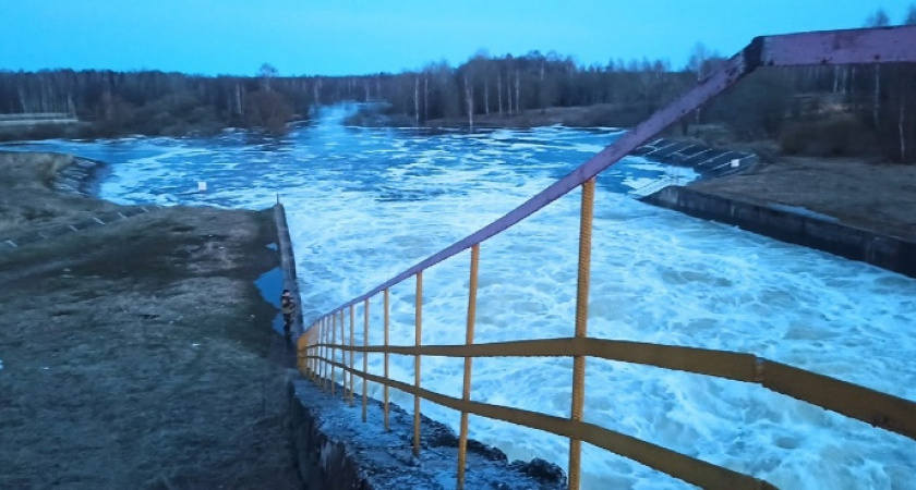 Паводок-2023: начался сброс воды из Десногорского водохранилища