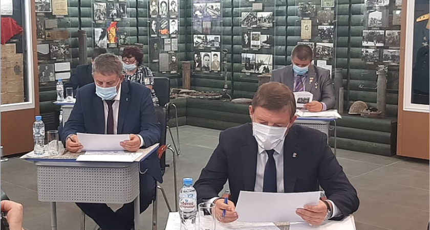 Андрей Турчак написал «Диктант Победы» на «Партизанской поляне» в Брянской области