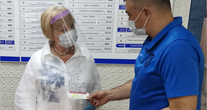 Брянское «Динамо» вручает бесплатные билеты на домашний матч врачам