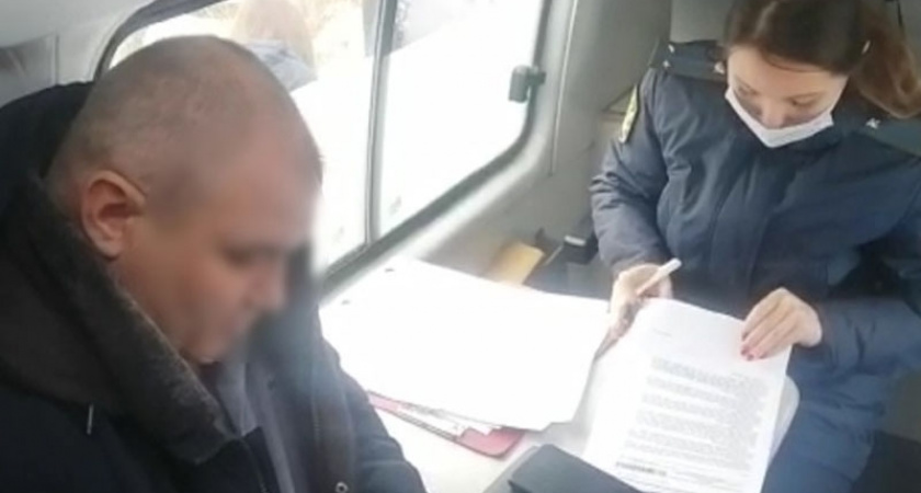 В Брянске автоинспекторы отловили двоих водителей, задолжавших по штрафам ПДД более 100 тыс. рублей