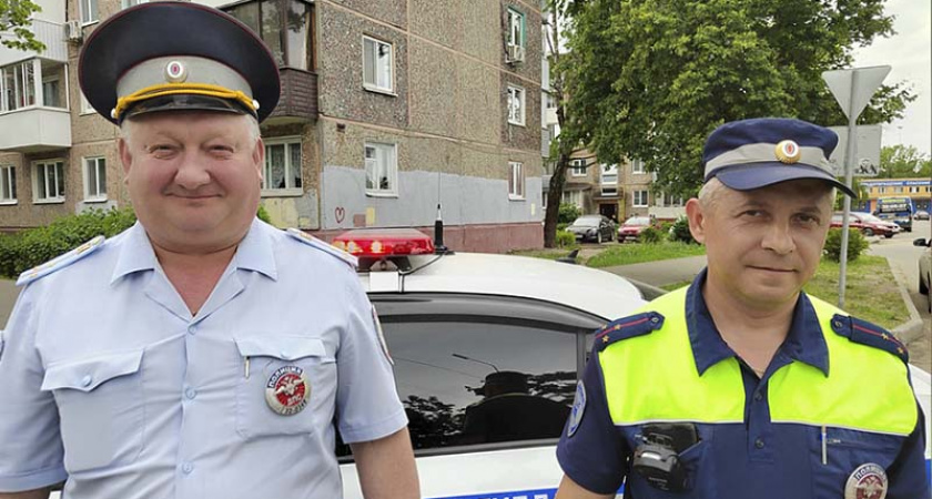 В Брянске сотрудники ДПС помогли быстро доставить в больницу травмированную девочку