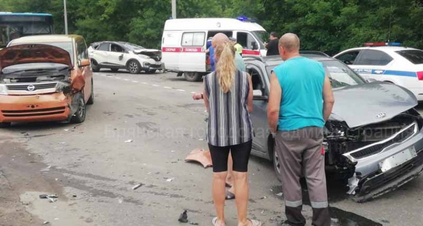 В массовой аварии на улице Калинина в Брянске никто не пострадал — ГИБДД