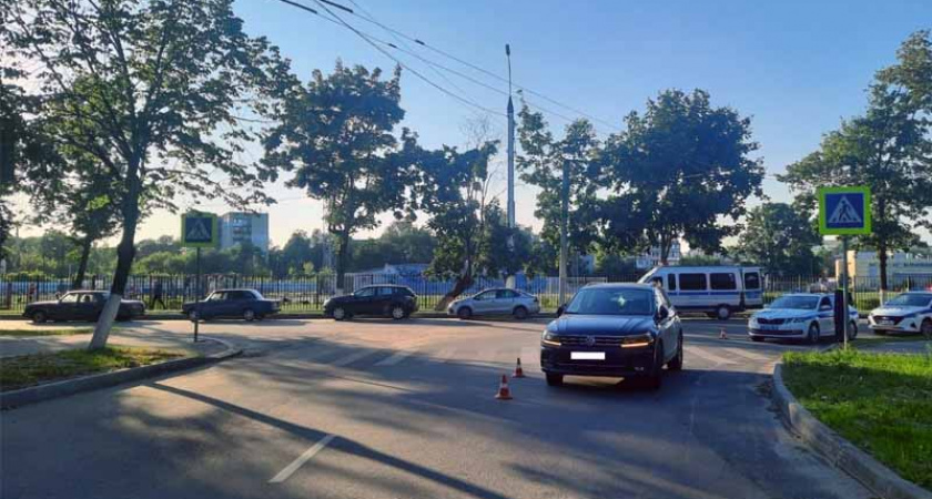 В Брянске на переходе по улице Димитрова иномарка сбила 8-летнего мальчика