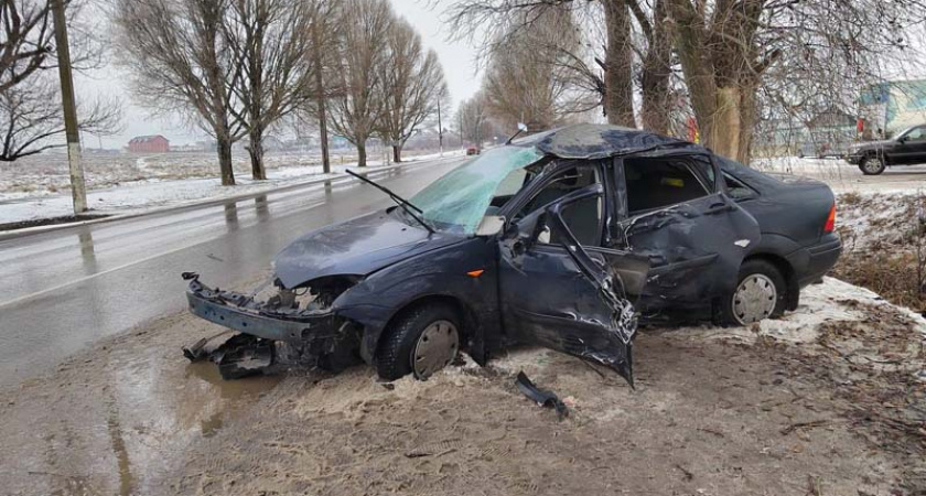 ДТП в Бежице: иномарка въехала в дерево, водитель в больнице с тяжелыми травмами