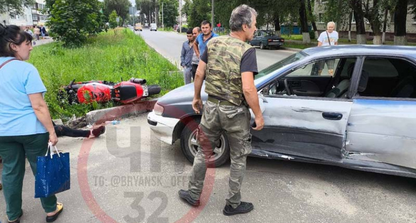 ДТП с иномаркой и мотоциклом на Почтовой в Бежице обошлось без пострадавших