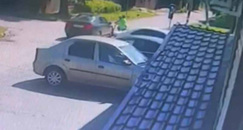 В Брянске в ДТП с легковушкой пострадала 6-летняя девочка, которую мать «катала» на электросамокате