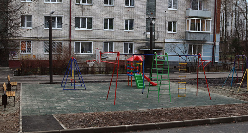В Брянске «неаккуратно» благоустроили дворы за художественным музеем