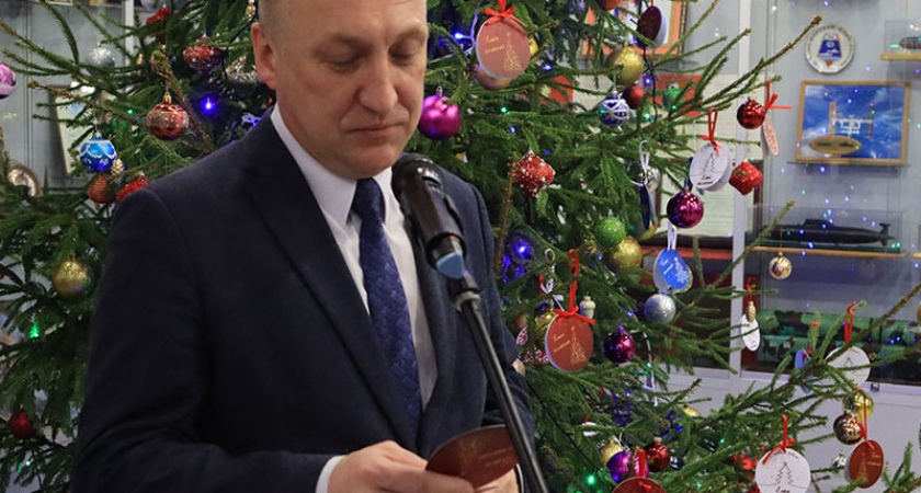 Брянские градоначальники поводили хоровод у «Ёлки желаний»