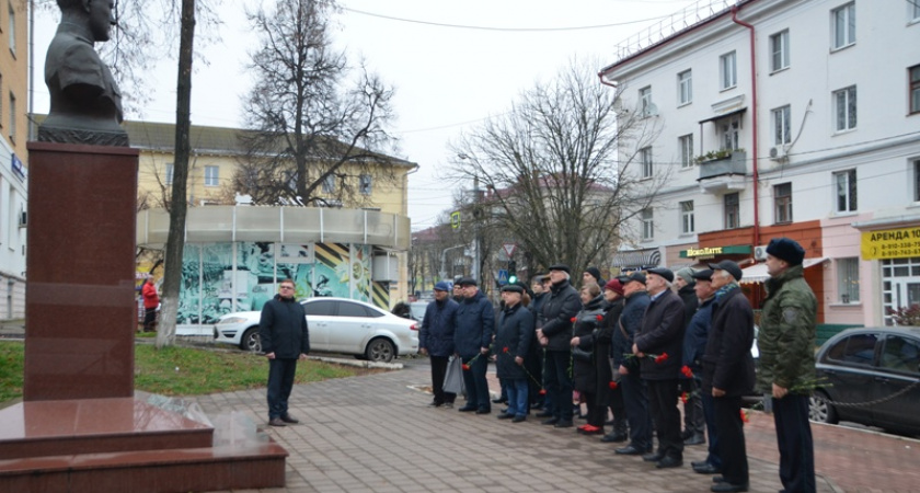 Брянские чекисты и пограничники почтили память партизанского командира Дмитрия Емлютина