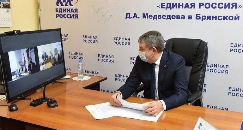 Александр Богомаз проводил ремонт и благоустройство в районах Брянской области онлайн