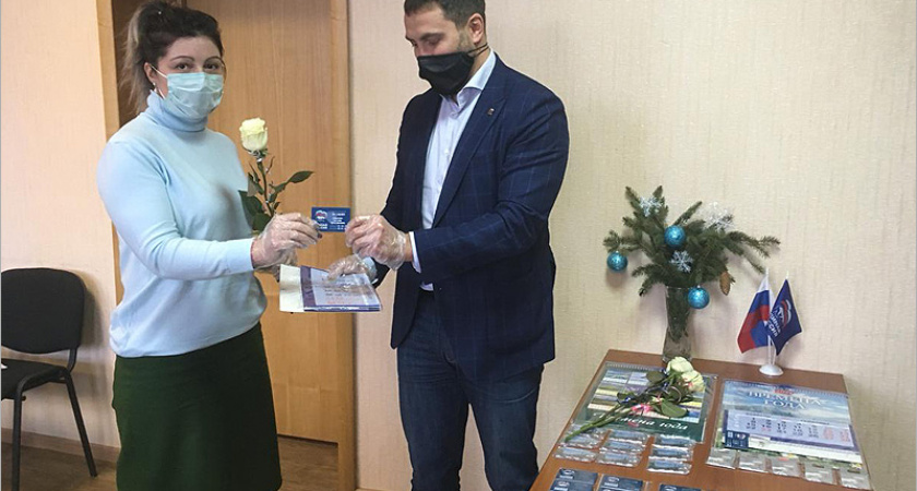 В навлинском отделении «Единой России» торжественно выдано тридцать партбилетов