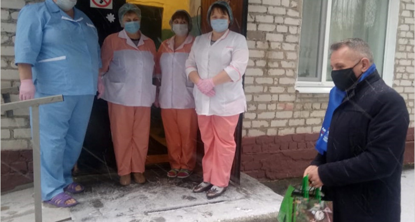 В Брянской области новогодние подарки получат и дети, и люди преклонного возраста