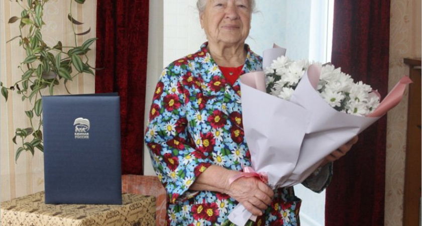Брянские единороссы поздравили ветерана-однопартийца с 85-летним юбилеем
