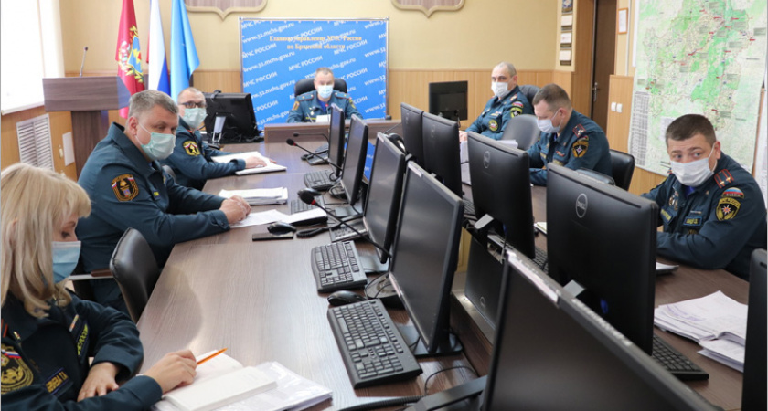 Брянские подразделения МЧС вышли на учения. Пока кабинетные