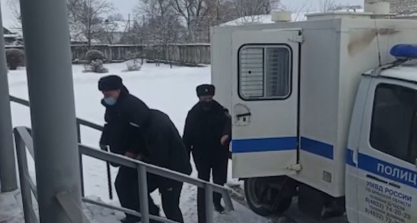 Под Почепом отловили двоих сбытчиков с двухтысячными фальшивками