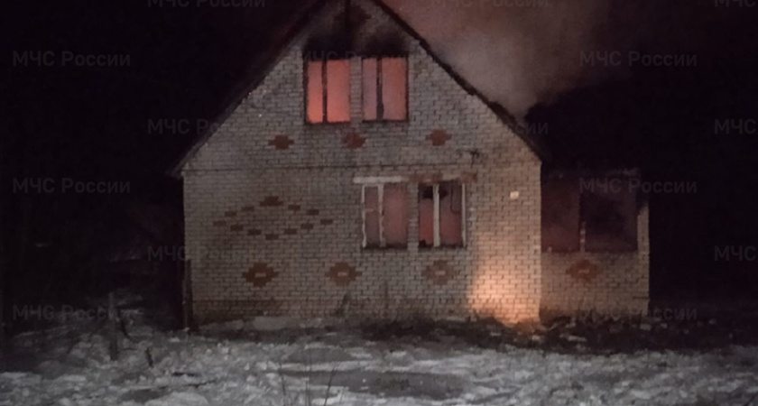 Пожар под Стародубом: сгорел жилой дом, жертв нет