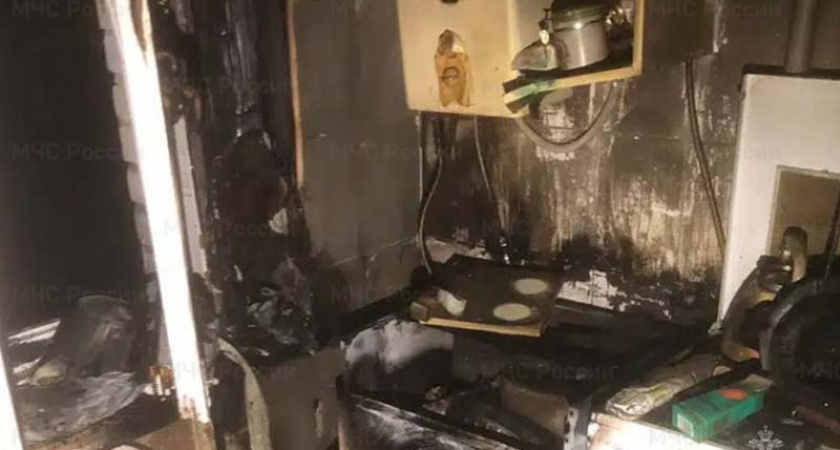 Пожарные потушили «кухонный» пожар в многоэтажке в Брянске, эвакуировано 12 человек