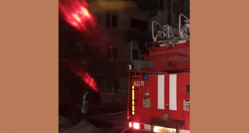 Ночной пожар в Карачеве: в горевшей квартире погиб мужчина