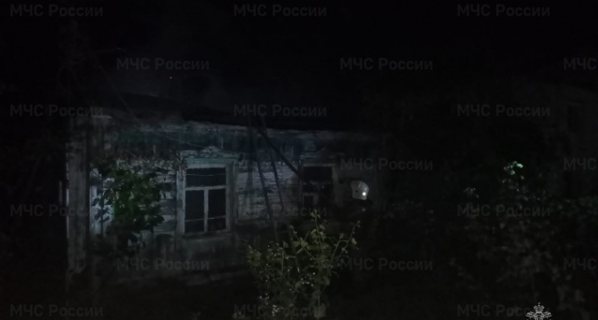 Жилой дом сгорел в комаричском селе. Жертв нет