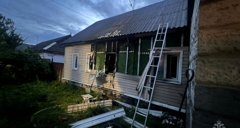 Пожар в Брянске: горел частный дом в Бежице, жертв нет