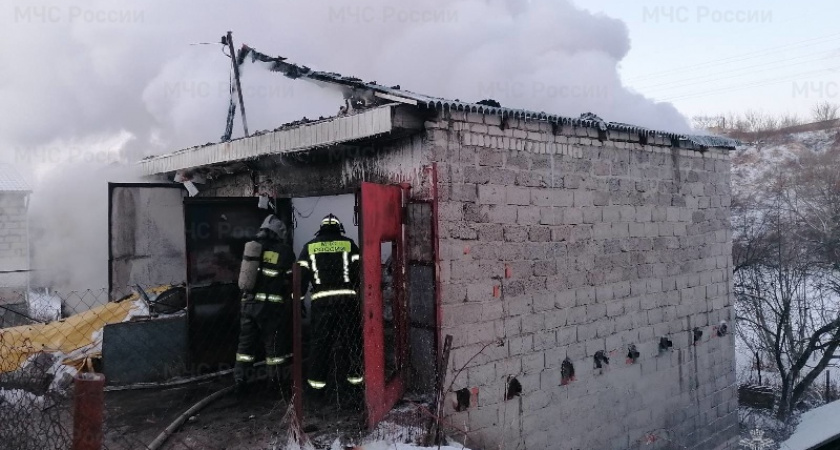 В пригороде Брянска сгорел гараж. Жертв нет