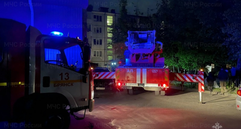 Пожар в Бежице: горела квартира в девятиэтажке, эвакуированы 25 человек