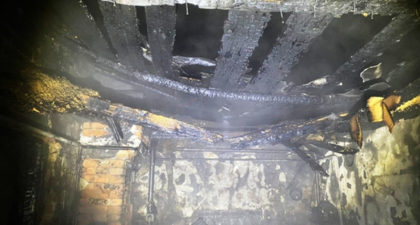 Ночной пожар в Клинцах: выгорел жилой дом, хозяйка дома получила ожоги