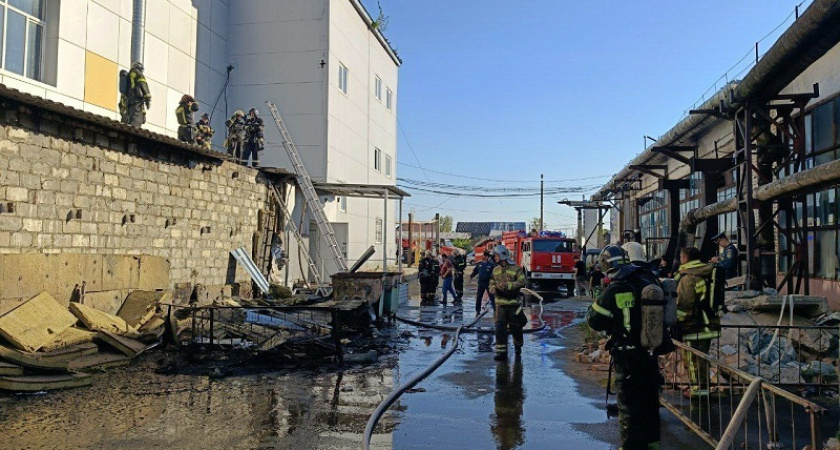 Пожар в Брянске: огонь зацепил ТЦ «Мельница» в Фокинском районе