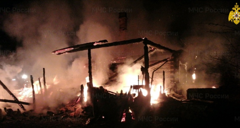 Ночью в навлинском посёлке Клюковники сгорел дом. Жертв нет