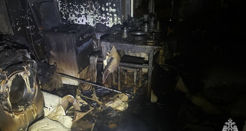 Пожар в Клинцах: частный дом выгорел изнутри, жертв нет