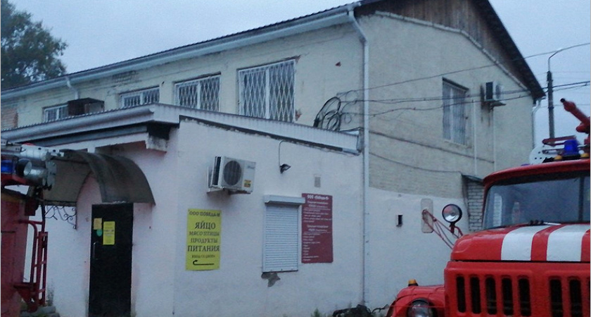 В Дятьково под утро сгорел склад